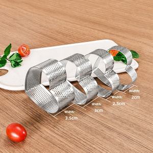 Nuevo molde de pastel de queso <span class=keywords><strong>Mousse</strong></span> en forma de corazón agujeros de acero inoxidable molde de anillo de tarta perforada para pudín Cupcake tazas accesorios de pastel - Product Image 2