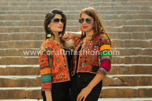 Blouson bomber vintage Banjara, longueur courte, style bohème gitan, broderie à la main, paillettes, coton, hiver, franges - Product Image 2