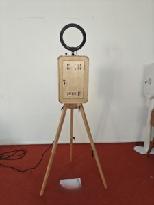 Photomaton pliable en bois pour iPad, idéal pour la location lors de mariages, fêtes, anniversaires et rassemblements - Product Image 4