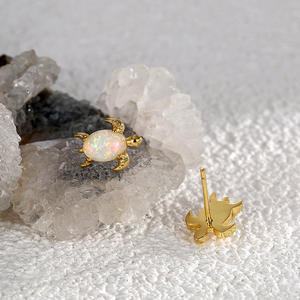 2024 boucles d'oreilles tortue unisexe à la mode 14K plaque d'or opale pierre bijoux à la mode principalement en laiton et alliage pour les cadeaux - Product Image 3