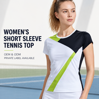 Haut de tennis personnalisé pour femme à manches courtes, color block, avec empiècements géométriques, idéal pour le sport, l'entraînement et les matchs sur le court
