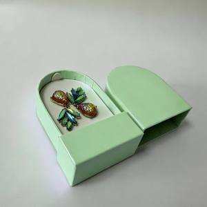 Boîte d'emballage rigide écologique pour bijoux, tiroir coulissant, fermeture magnétique, logo personnalisé, doublure en plastique pour bagues, boucles d'oreilles, colliers - Product Image 1