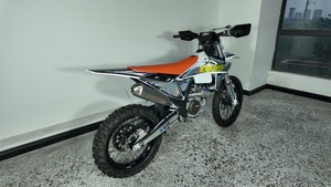 <span class=keywords><strong>Loncin</strong></span> <span class=keywords><strong>250cc</strong></span> EFI usine OEM tout-terrain <span class=keywords><strong>Dirt</strong></span> <span class=keywords><strong>Bike</strong></span> CNC Suspension refroidi à l'eau 4 soupapes moto sans balais démarrage électrique <span class=keywords><strong>250cc</strong></span> - Product Image 6