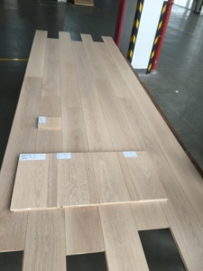 Parquet en bois d'ingénierie de luxe pour salon : écologique, durable et facile d'entretien, couleur personnalisable, <span class=keywords><strong>anti</strong></span>-<span class=keywords><strong>humidité</strong></span> - Product Image 1
