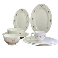 Service de table en céramique à motifs floraux vintage avec bord festonné, comprenant une assiette ovale, des bols, des tasses et des soucoupes pour la maison