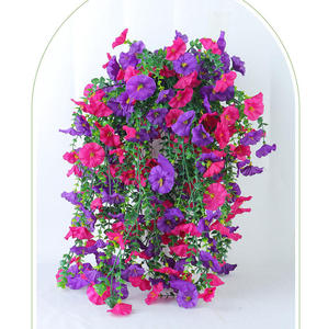 พวงมาลัยดอกยูคาลิปตัสและดอกมอร์นิ่งกลอรีประดิษฐ์จากผ้าไหมและพลาสติก สำหรับตกแต่งบ้าน สวน และกลางแจ้ง เหมาะสำหรับเทศกาลคริสต์มาสและวันแม่ - Product Image 3