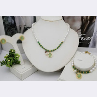 Juego de Joyería de Lujo de 3 Piezas con Collar, Aretes y Pulsera de Acero Inoxidable Chapado en Oro de 18K con Diseño de Oso y Perlas Hechas a Mano para Fiesta