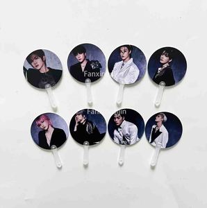 Piquet de grève pour événement personnalisé Kpop 5*5cm Mini ventilateur à main en plastique double face avec photo imprimée pour les cadeaux de concert d'idole - Product Image 5