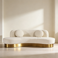 Cremeweißes Fleece-Sofa mit Gebogener Form und Goldenem Gestell im Luxuriösen Stil für Wohnzimmer und Dekoration