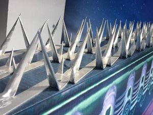 Púas Antiescalada para Muros - Tiras de Púas Afiladas de Alta Seguridad para la Parte Superior de Muros y Vallas - Product Image 1