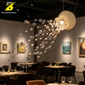 Lustre en forme de méduse avec fils rayonnants pour <span class=keywords><strong>restaurant</strong></span> moderne, galerie d'art, lustre abstrait en forme de comète traînante - Product Image 1