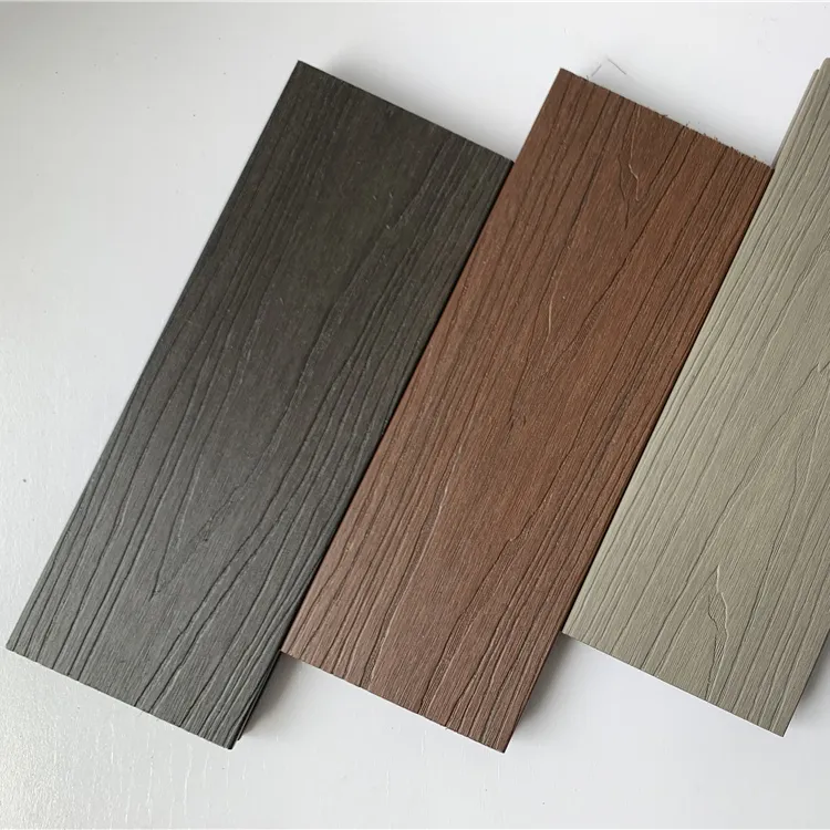 Balcony flooring in co-extrusion solid decking with embossing