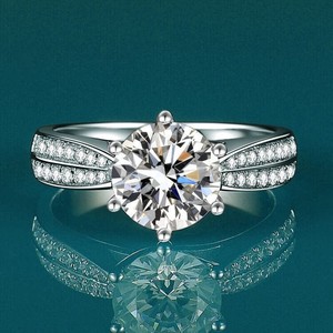 Anello di Lusso di Alta Qualità all'Ingrosso Design a Sei Punte Placcato Oro Set di <span class=keywords><strong>Anelli</strong></span> in Ottone con Zircone Rotondo Lucido <span class=keywords><strong>Anelli</strong></span> da <span class=keywords><strong>Matrimonio</strong></span> per Donne - Product Image 5