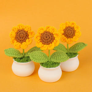 Fil de <span class=keywords><strong>crochet</strong></span> personnalisable fait à la main, ornement de bureau en pot de tournesol, cadeau de Noël ou de la fête des enseignants - Product Image 1