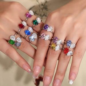 Anillo de Compromiso de Lujo Hecho a Mano en Oro Blanco de 18K y 14K con Doble Óvalo de Zambia, Colombia y Moissanita para Ocasiones Elegantes - Product Image 1