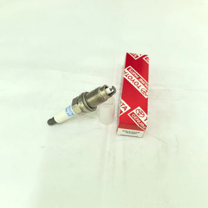 Bujía PK20GR8 90919-01208: Liquidación, Cantidad Limitada, Por Orden de Llegada. - Product Image 1