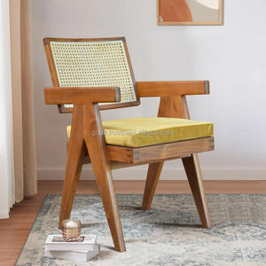 Fauteuil en teck avec dossier en rotin et coussin amovible, idéal pour une décoration intérieure sophistiquée et un salon confortable. - Product Image 1