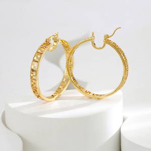 Orecchini a Cerchio Grandi Esagerati di Moda con Logo a Lettere di Marchi Famosi, Design con Motivo <span class=keywords><strong>Medusa</strong></span> in Oro 18K - Product Image 2