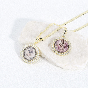 Colgante Chapado en Oro <span class=keywords><strong>de</strong></span> 14k con la Medalla <span class=keywords><strong>de</strong></span> la Virgen María, Niño Jesús y Sagrada Familia, Joyería Religiosa con Circonitas, Joyas para Mujer al por Mayor - Product Image 4