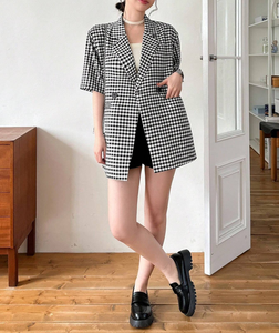 Veste de costume élégante rétro pour femme, à carreaux noirs et blancs, col à revers, double boutonnage, manches courtes, coupe ample - Product Image 4