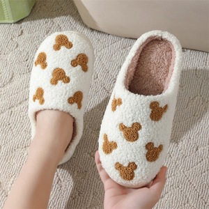 Chaussons douillets et confortables en peluche, motif élan, pour intérieur et extérieur, idéaux pour l'hiver – Nouveauté très prisée - Product Image 3