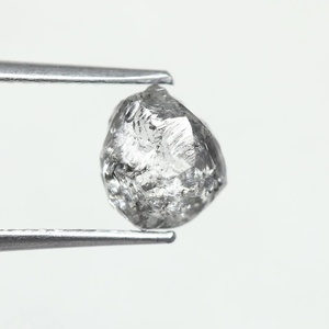 Diamante natural en bruto de alta calidad de 1.57 ct., 7.49 x 6.64 x 3.90 mm, tipo sal y pimienta, sin cortar, para joyería de diamantes de boda. - Product Image 6