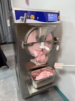 Industriële ijsmachine voor batchvriezen, 48-160L/H, te koop. Commerciële ijsmachine voor op het aanrecht.