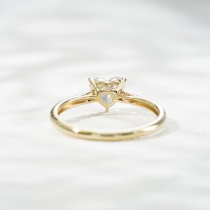 Bague Starsgem Single Diamante, bijoux fins, diamant synthétique, design classique, or 10 carats, diamant cultivé en laboratoire. - Product Image 3