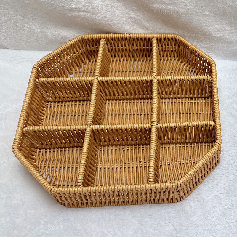 Panier diviseur à neuf compartiments 27*6, couleur claire.