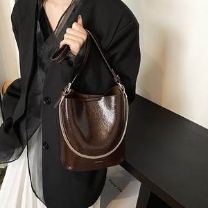 Offre Spéciale Niche Chaîne Seau Dames Sacs En Gros Usine Femme Nouveau Grande Capacité Unique Épaule Sac À Bandoulière - Product Image 4