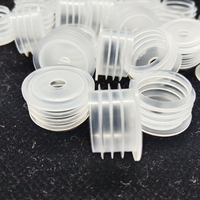 Bouchon intérieur en plastique de taille personnalisée pour bouteille cosmétique Insert de scellant de bouchon en plastique PE avec trou