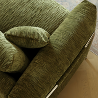Canapé Bauhaus de style moderne du milieu du siècle pour un salon. Nouvelle conception 2026 pour les appartements de petite taille. Canapé en tissu tweed rétro français.