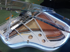Achetez un grand piano en cristal <span class=keywords><strong>Heinemann</strong></span>, fabriqué à la main, avec un design transparent et des lumières LED en option - Product Image 2