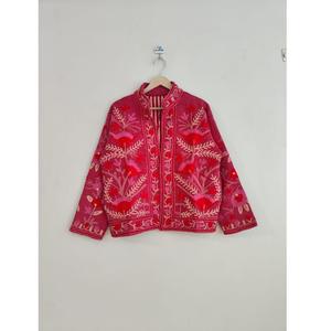 Blouson d'hiver réversible à motif floral brodé, écologique, avec extérieur 100% coton et rembourrage 100% coton - Product Image 1