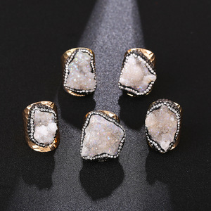 Natürlicher Kristallcluster-<span class=keywords><strong>Ring</strong></span> Originalstein-Kristall Handgefertigtes Ornament Diamant Bunte Natursteinringe für Frauen Männer - Product Image 2