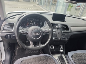 <span class=keywords><strong>Audi</strong></span> Q3 <span class=keywords><strong>30</strong></span> <span class=keywords><strong>TFSI</strong></span> 2015 SUV automatique d'occasion avec roues, moteur essence, <span class=keywords><strong>prix</strong></span> avantageux - Product Image 5