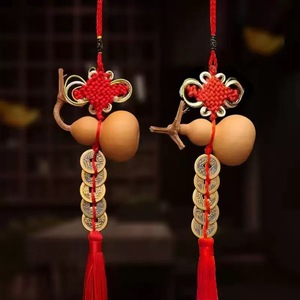 Pendentif en calebasse naturelle avec cinq pièces de monnaie impériales et pompon rouge, décoration Feng Shui pour salon, nouvel an chinois, 2 pièces - Product Image 1