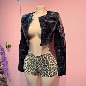 Completo Donna Primavera-Autunno 2025 in Ecopelle, Giacca Corta Elasticizzata + <span class=keywords><strong>Shorts</strong></span> con Paillettes Leopardate, Sexy Set Due Pezzi - Product Image 2