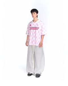 Camiseta de punto doble 100% poliéster con cuello polo a cuadros rosa y blanco, diseño de conejo y leche de fresa, corte holgado informal. - Product Image 5