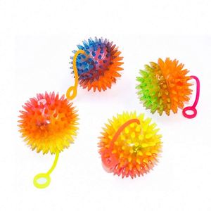 Balle de massage en plastique lumineuse et pointue, douce, rebondissante, compressible, élastique à remontée lente pour la décompression au bureau et jouets anti-stress - Product Image 6