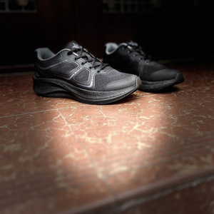 15 สกินคิงรองเท้าวิ่งผู้ชายส้นเตี้ยพื้นรองเท้ายางรองเท้ากีฬาสีดำน้ำหนักเบาความยืดหยุ่นสูง - Product Image 4