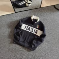 Chaqueta de punto personalizada para hombre, con cremallera completa, bordado, cuello alto, estilo icónico, chaqueta deportiva con paneles tonales, top de atuendo deportivo. - Product Image 4