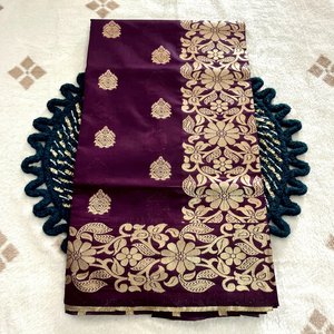 Sari de seda morado con borde estampado en lámina dorada con motivos florales para mujer, ropa de boda - Product Image 1