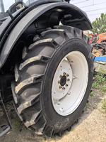 Traktor Roda Lovol 80HP dengan Kabin Tertutup 2WD Traktor Pertanian Utilitas Komponen Inti Termasuk Mesin