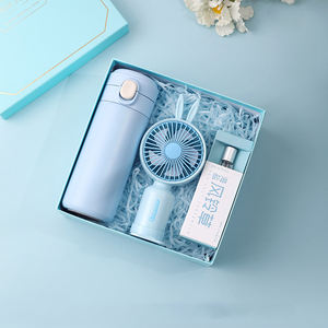 Cadeaux de voyage en plein air crème solaire produits de refroidissement chapeau ventilateurs bouteille d'eau serviette coffrets cadeaux activités sportives <span class=keywords><strong>prix</strong></span> école Souvenirs - Product Image 1