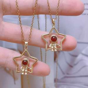 Ожерелье-подвеска «Звездная рамка» с астронавтом, золотистый тон, космический шарм для женщин и девушек, модные ювелирные украшения, подарочные аксессуары - Product Image 1