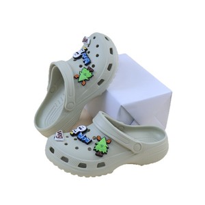 Sabots blancs pour enfants avec breloques de dessins animés, antidérapants, unisexes, chaussures d'été pour tout-petits, pour l'intérieur et l'extérieur, beige, café, kaki, gris - Product Image 4