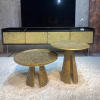 Table basse et table d'appoint d'angle en métal de style vintage français, forgées à la main, de conception médiévale, avec bar à whisky et cigares