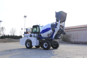 Camion bétonnière japonais d'occasion Camion bétonnière à chargement automatique avec pompe Mini camion bétonnière - Product Image 5