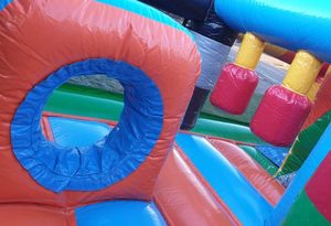 Château gonflable à thème de blocs de construction avec toboggan, grand château gonflable pour enfants, idéal pour les fêtes - Product Image 4